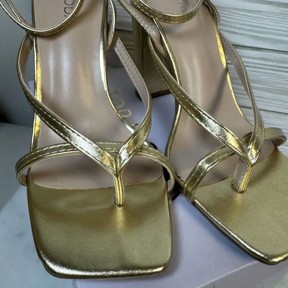 Madden Girl Marvel Strappy Thong City Sandals Gold Size 7
